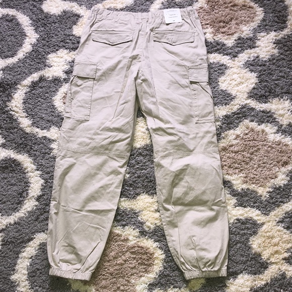 H&M Pants Nwt Hm Regular Fit Coupe Standard Khaki Elastic Leg